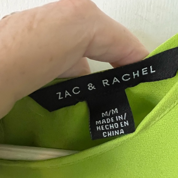 Beautiful,silky, flowing Chartreuse Tunic-top Med NEW - Picture 9 of 10